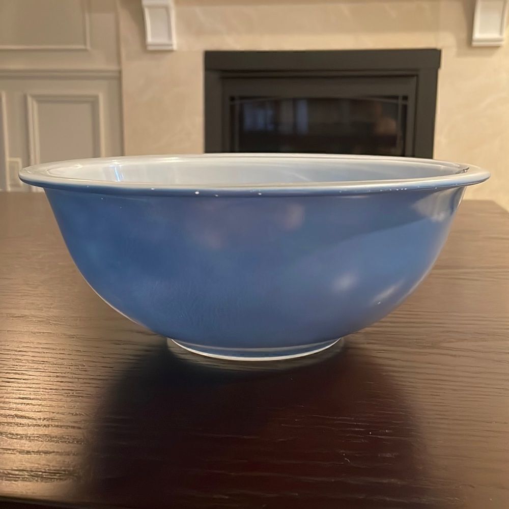 Vintage Pyrex blue clear bottom mixing bowl #325 2.5L Vintage kitchenware - Picture 1 of 5